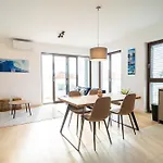 South&west By Belmont Realty Apartman *