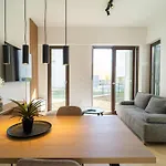 South&west By Belmont Realty Apartman *