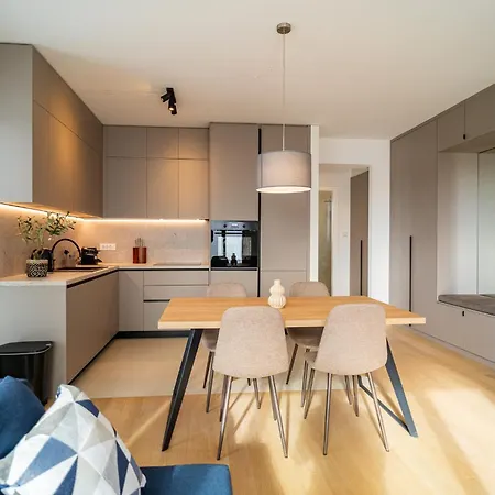 South&west By Belmont Realty Apartment *