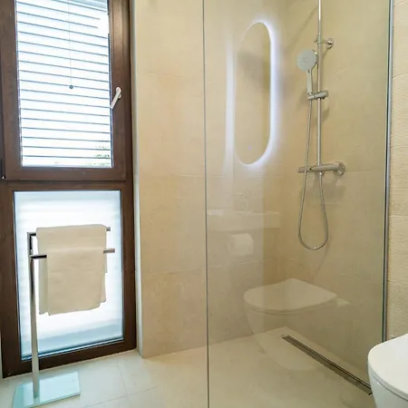Lejlighed South&west By Belmont Realty