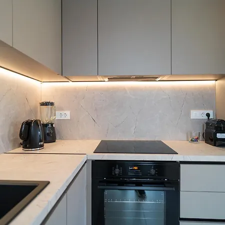 Apartment South&west By Belmont Realty *