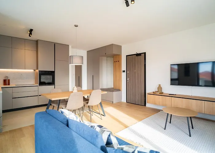 Apartment South&west By Belmont Realty