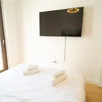 South&west By Belmont Realty 아파트