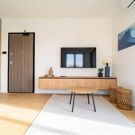 South&west By Belmont Realty Apartman *