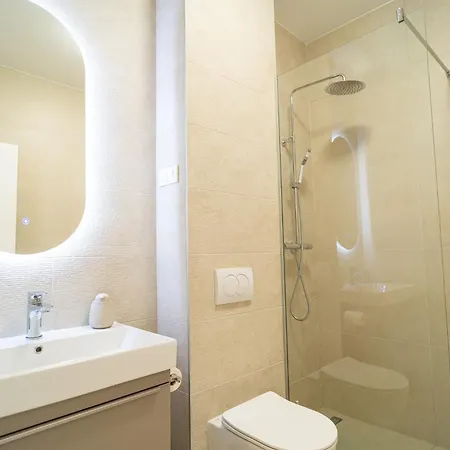 South&west By Belmont Realty Apartman